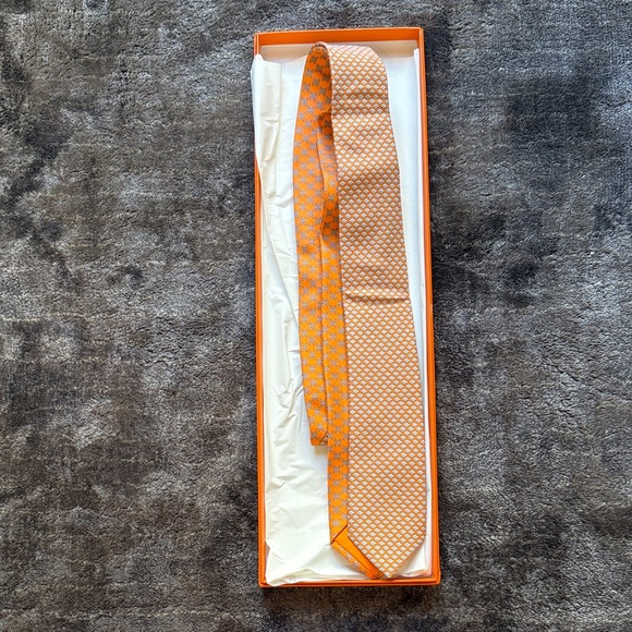 Unworn Hermes Tie - Picture 2 of 3